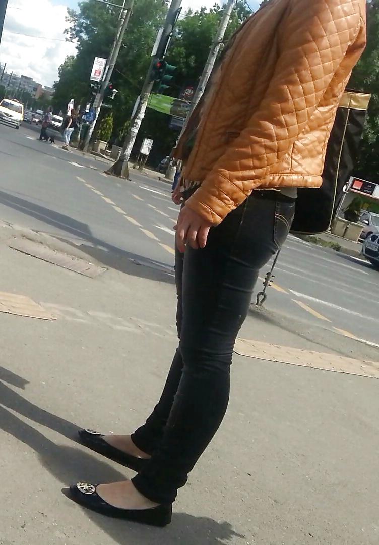 25P Spy feet, legs and skirt romanian