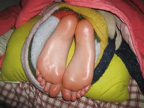 25P Teen Feet