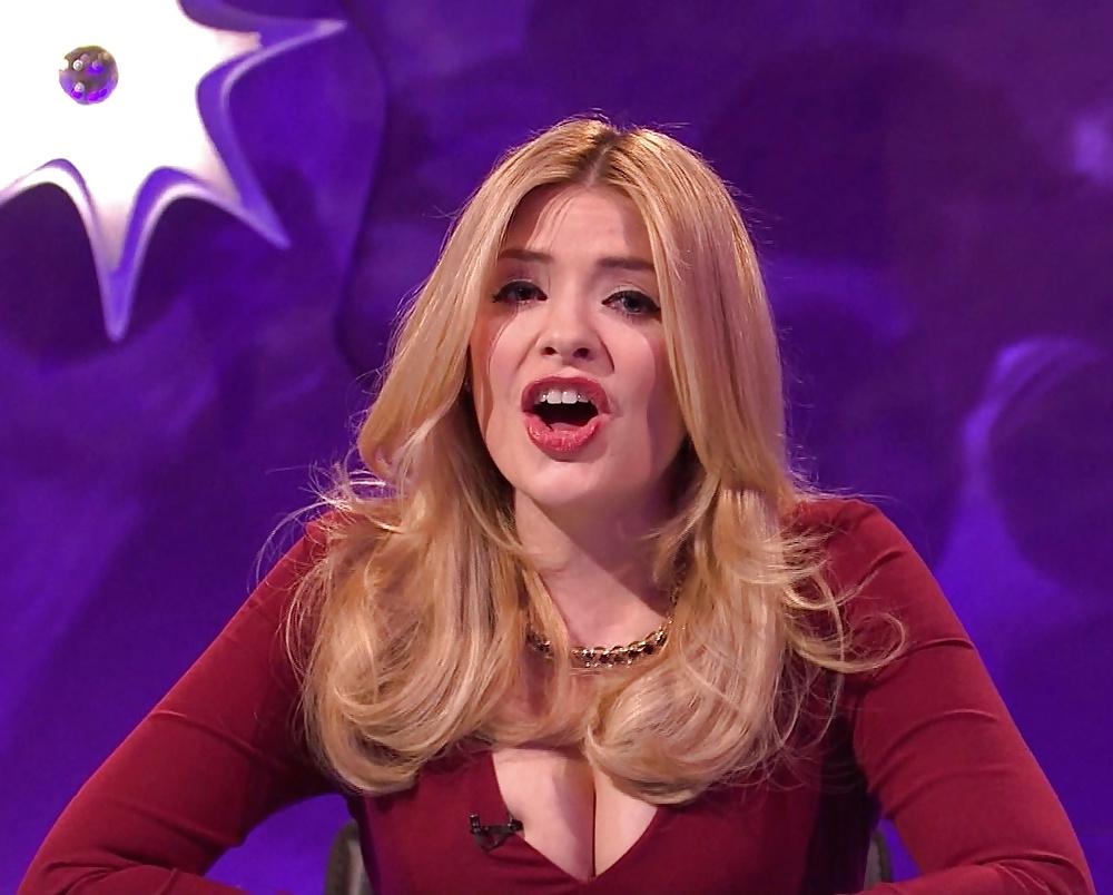 25P Holly Willoughby AMAZING Cleavage Pictures