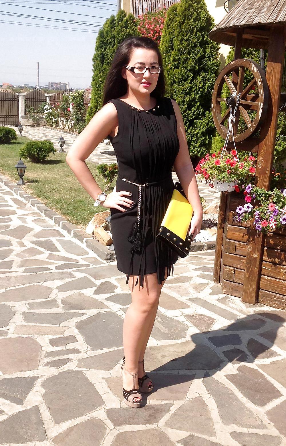 10P Romanian Nerd Slut Bianca