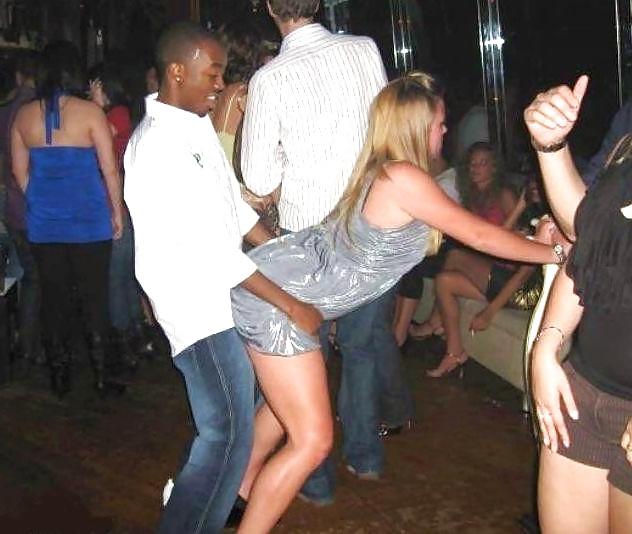 25P Black bulls party 
