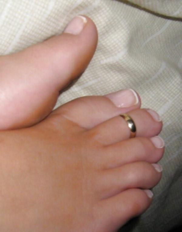 15P My girlfriend's gorgeous feet