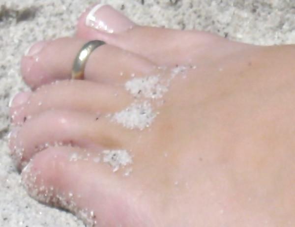 15P My girlfriend's gorgeous feet