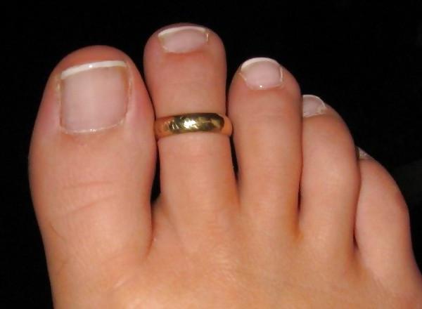 15P My girlfriend's gorgeous feet