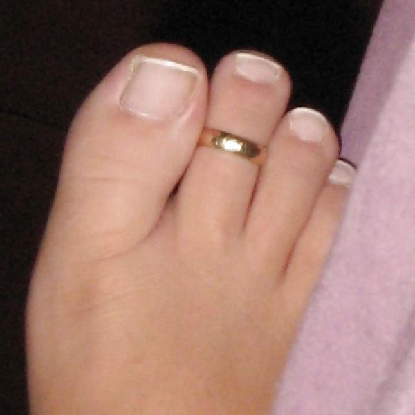 15P My girlfriend's gorgeous feet