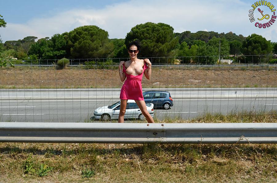 12P Je m exhibe en public devant l autoroute du soleil