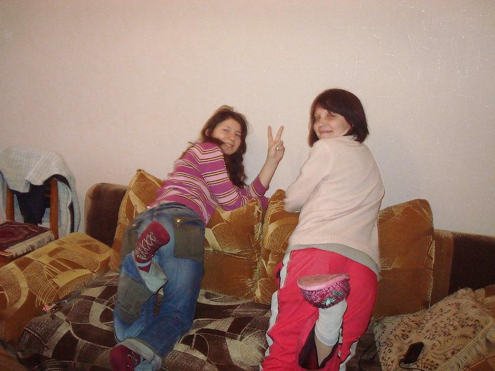 6P Ukrainian pimp and his girls 