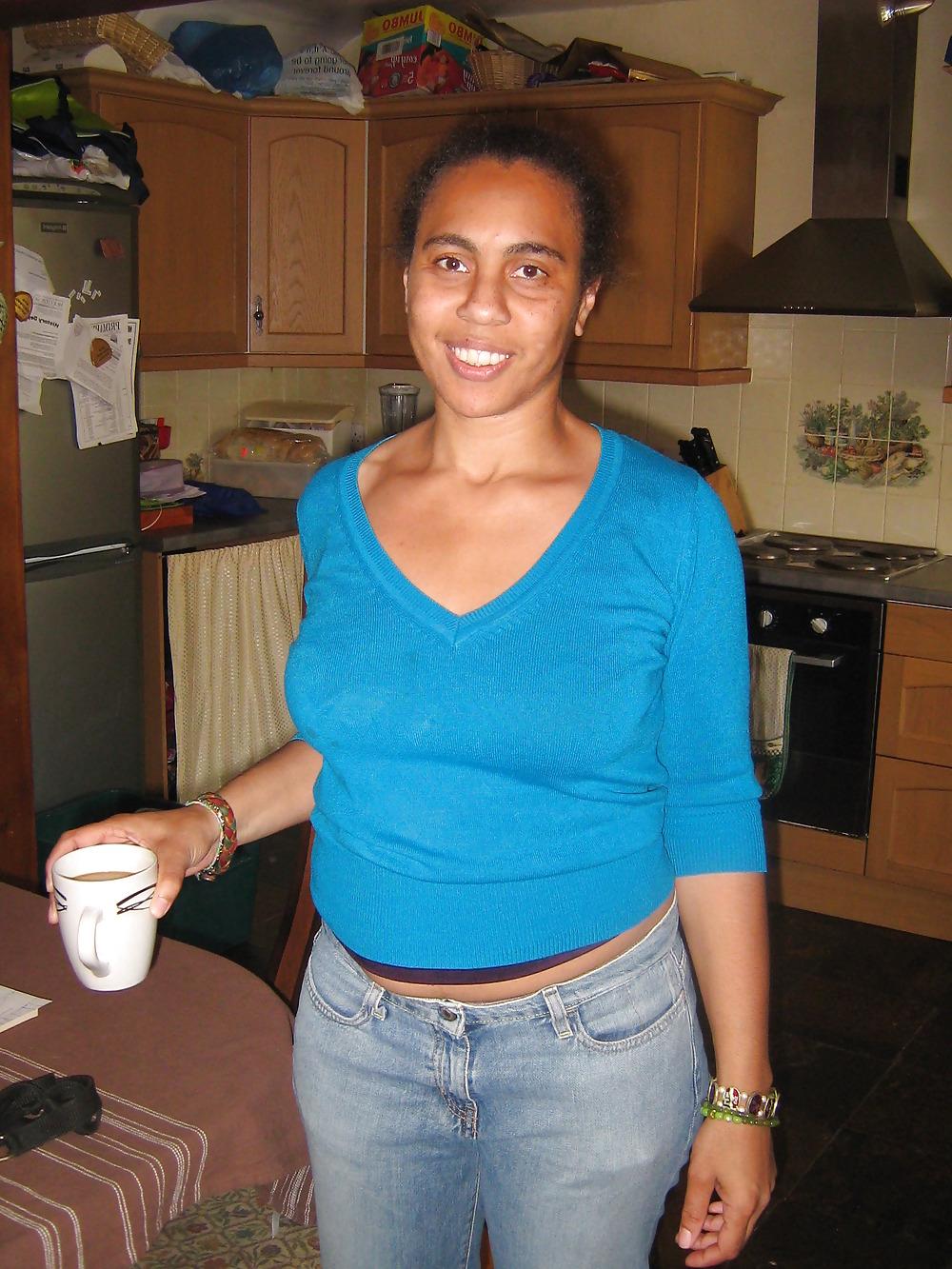 25P Black shved pussy creampied