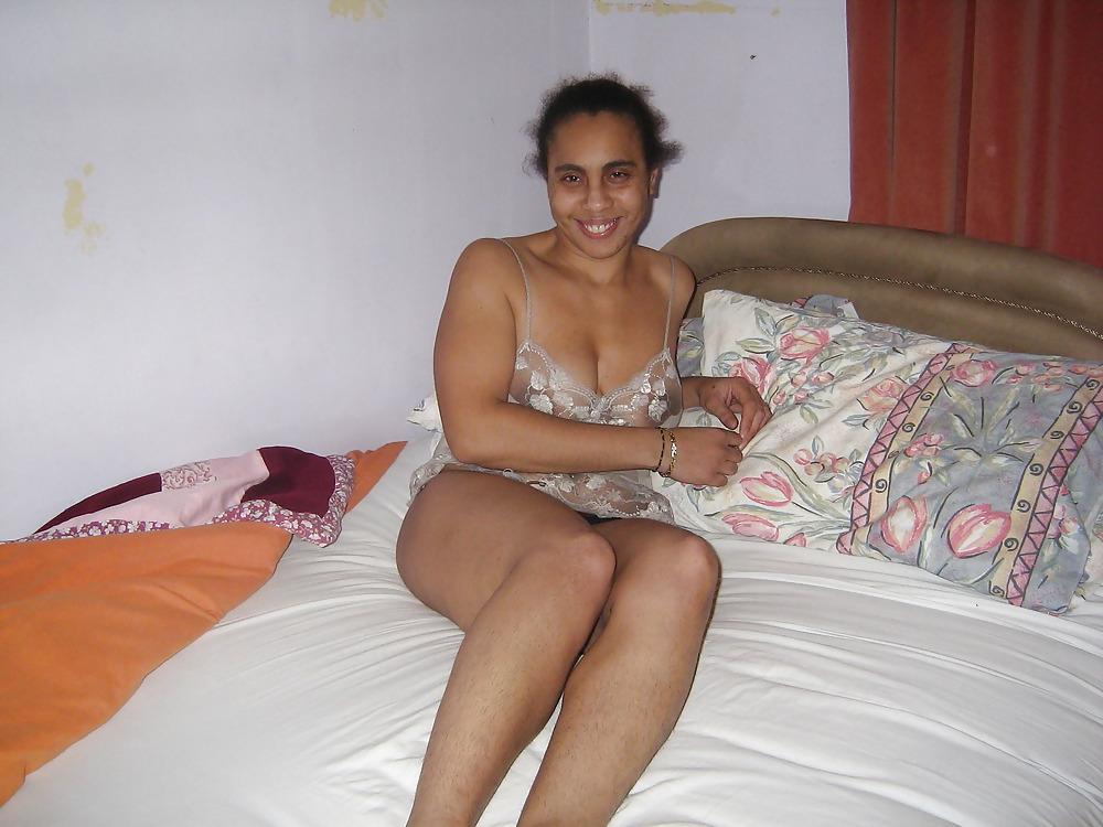 25P Black shved pussy creampied