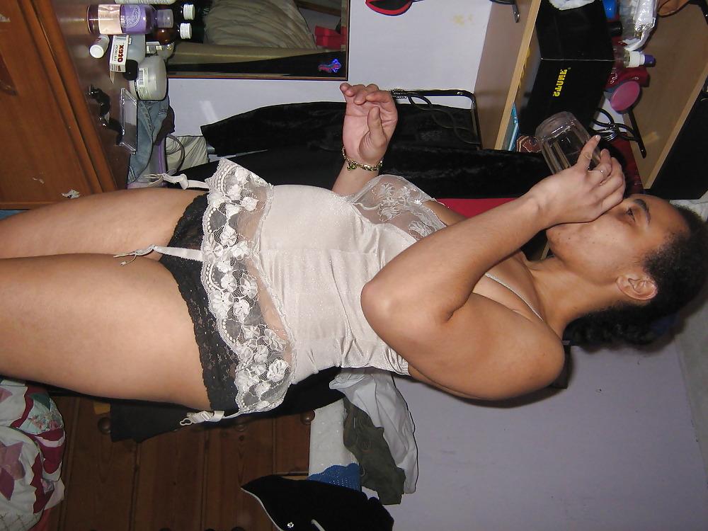 25P Black shved pussy creampied