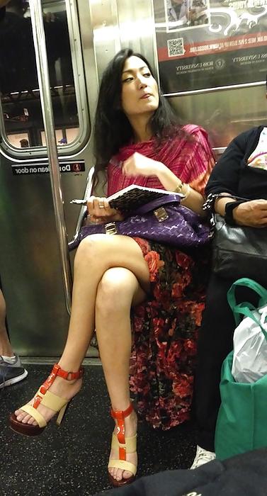7P Voyeur nyc subway sexy asian 