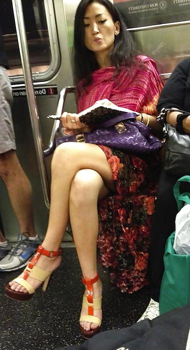 7P Voyeur nyc subway sexy asian 
