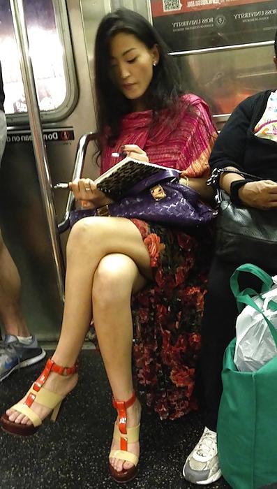 7P Voyeur nyc subway sexy asian 