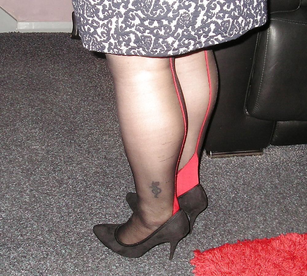 23P My girlfriends red seamed tights and heels