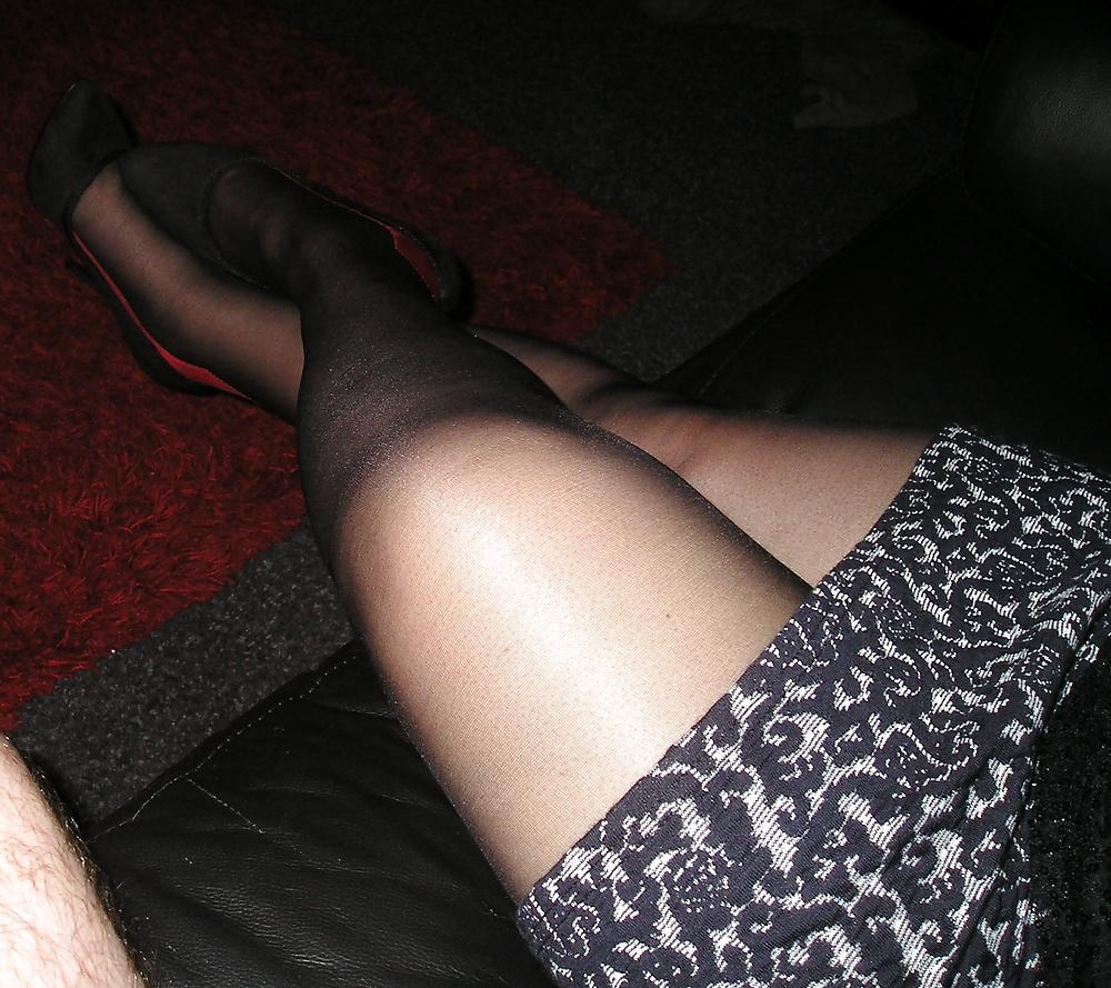 23P My girlfriends red seamed tights and heels