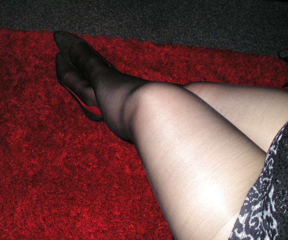 23P My girlfriends red seamed tights and heels