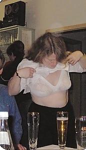 11P Titten im Restaurant 