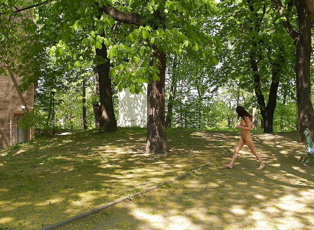 19P Wife walks naked in a public park