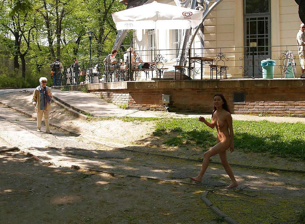 19P Wife walks naked in a public park