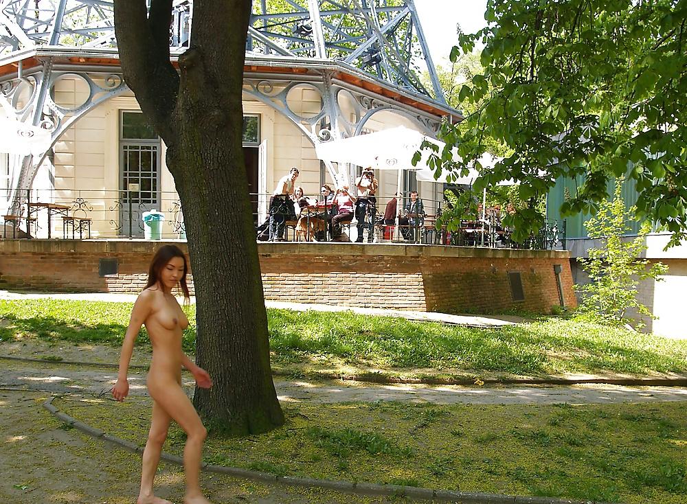 19P Wife walks naked in a public park