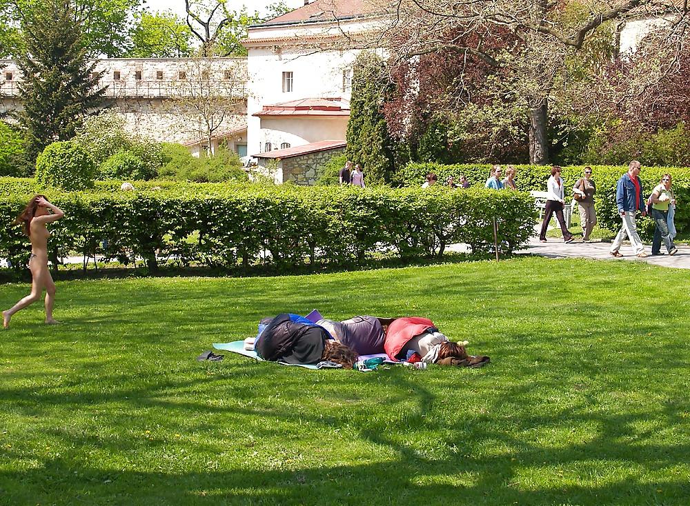 19P Wife walks naked in a public park