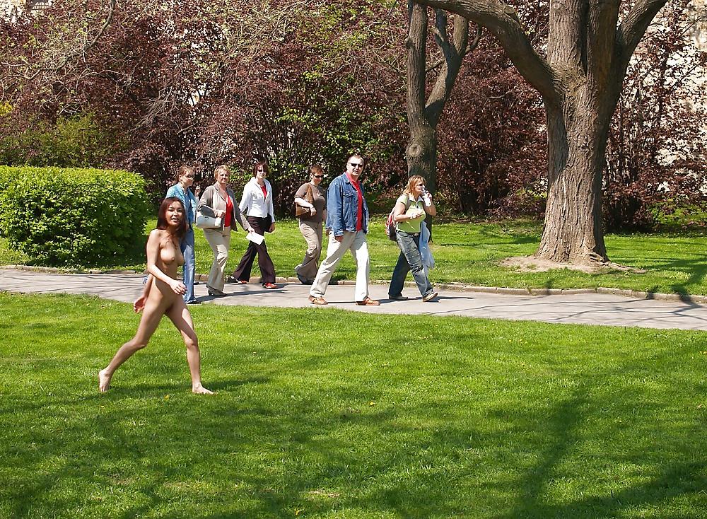 19P Wife walks naked in a public park