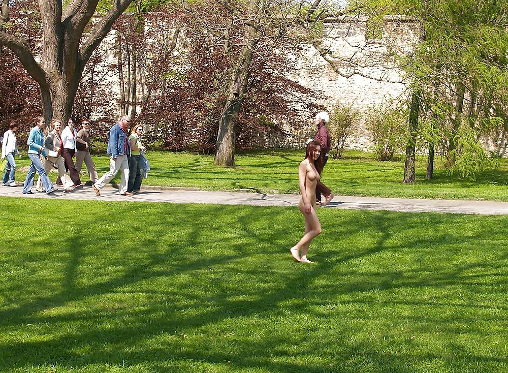 19P Wife walks naked in a public park