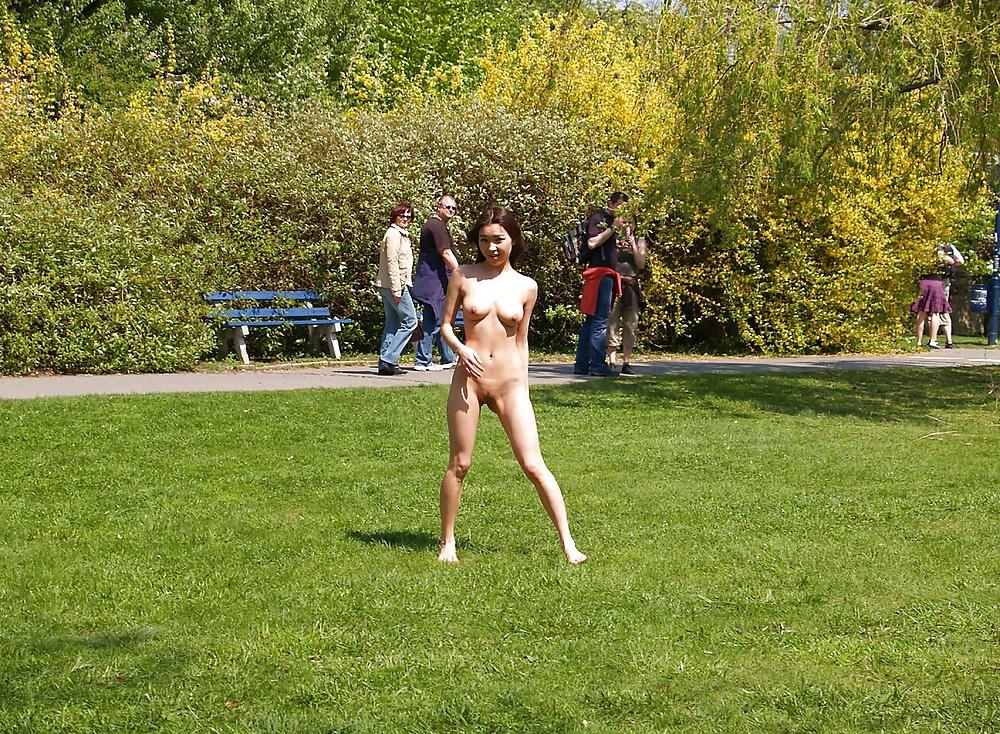 19P Wife walks naked in a public park