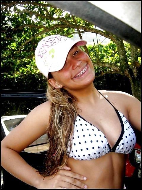 25P Bikinis and cleavage amateur