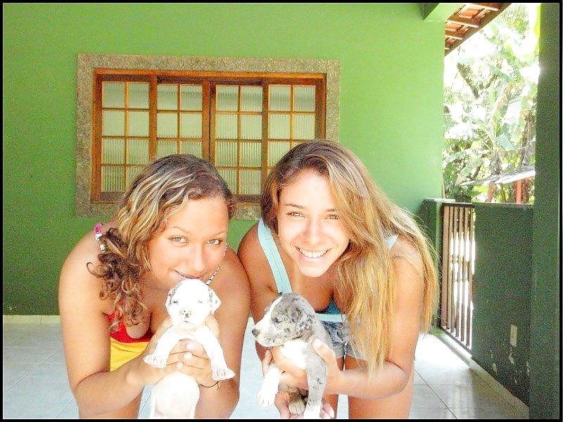 25P Bikinis and cleavage amateur