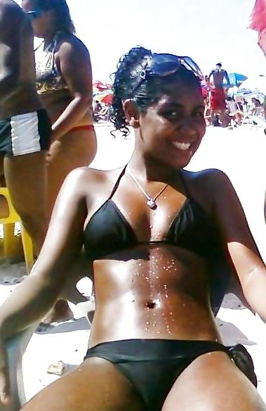 25P Bikinis and cleavage amateur