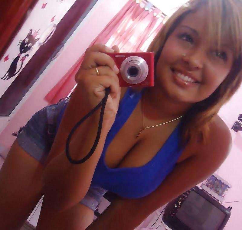 25P Bikinis and cleavage amateur