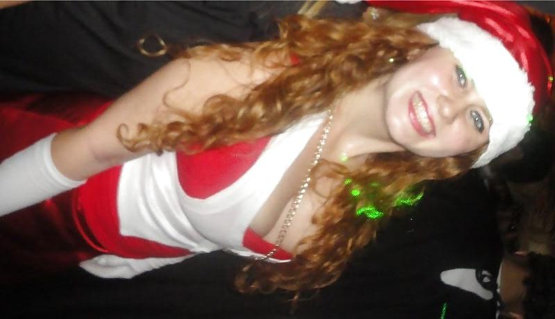 25P Bikinis and cleavage amateur