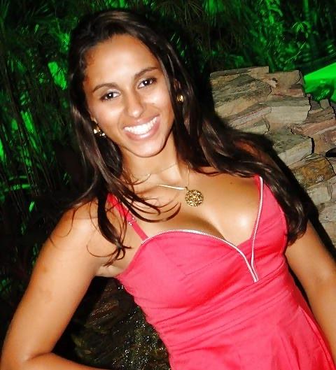 25P Bikinis and cleavage amateur