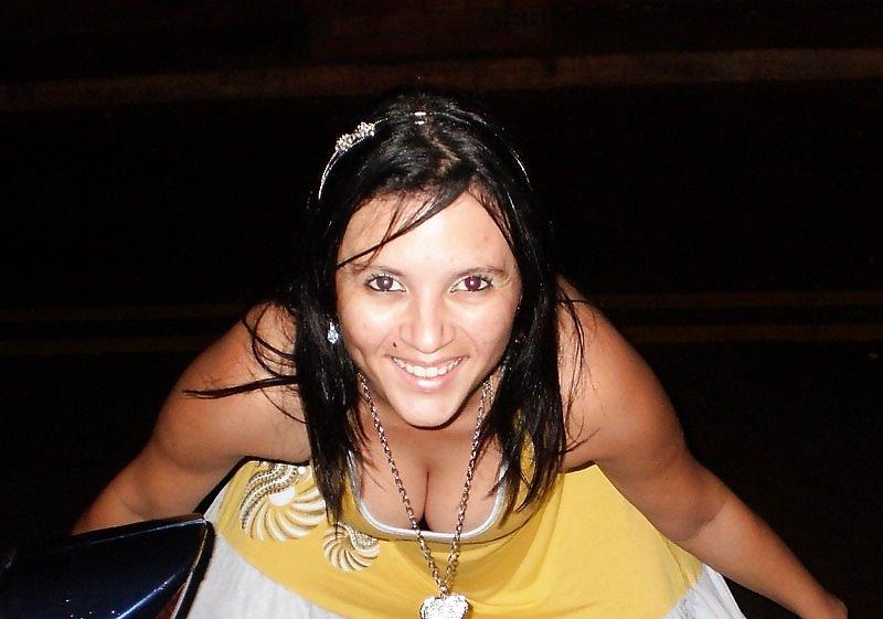 25P Bikinis and cleavage amateur