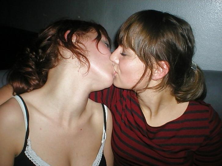 22P A world of girls kissing girls
