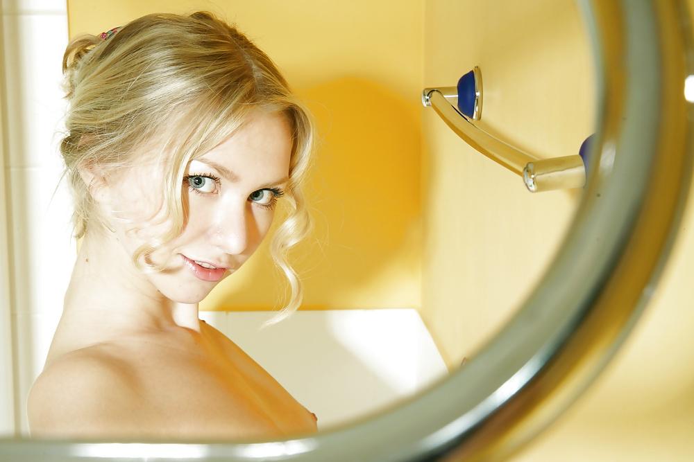 25P Basia. Shower