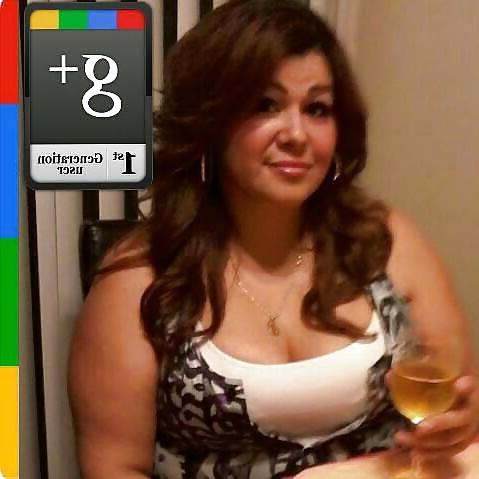 10P Latina milf cleavage