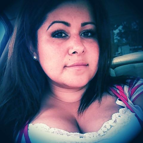 10P Latina milf cleavage