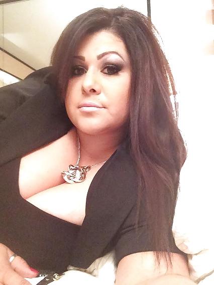 10P Latina milf cleavage