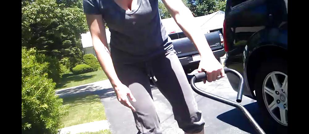 8P MILF Cleavage