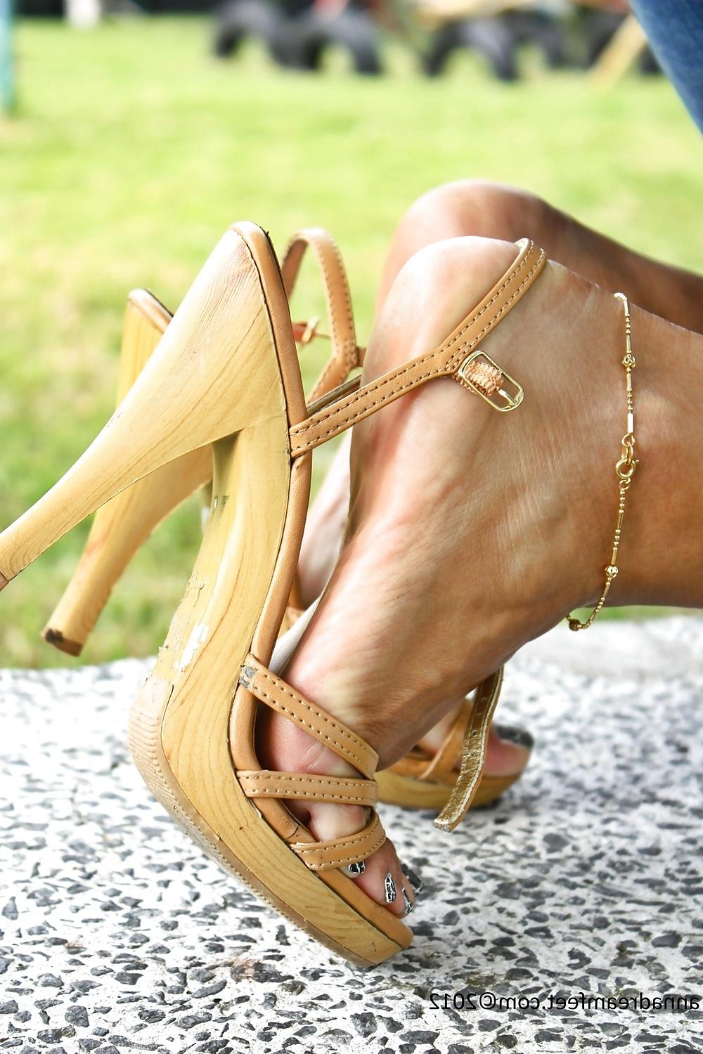 12P Feet Mature