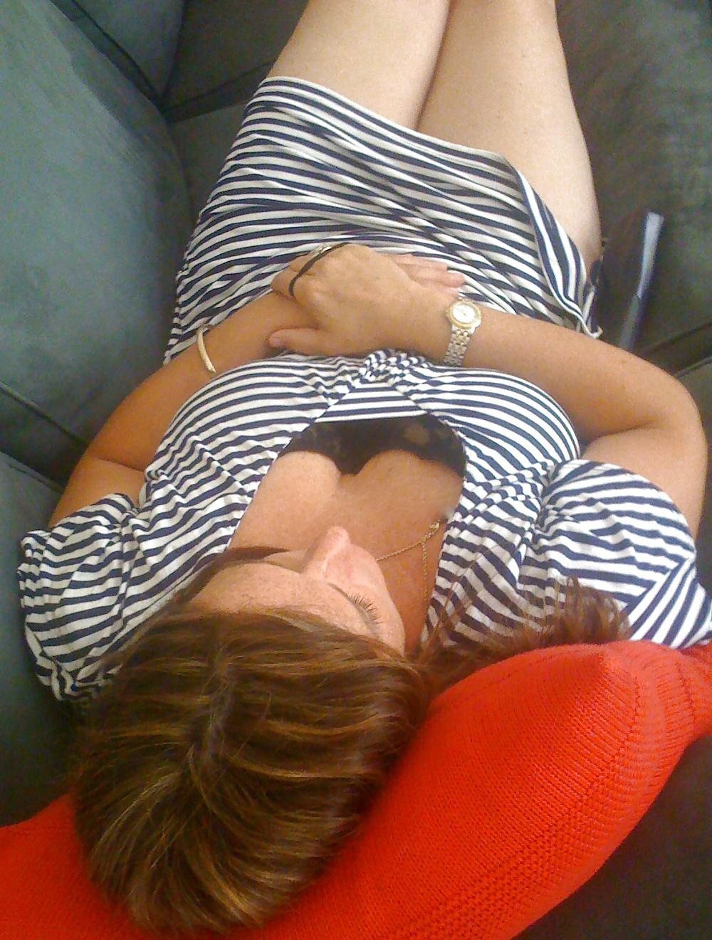 25P More of Michelle' MILF's sexy cleavage 
