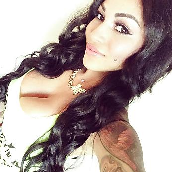 16P Gorgeous latina milf