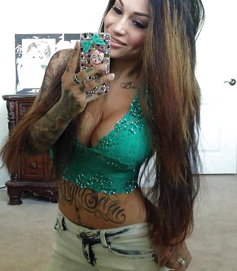 16P Gorgeous latina milf