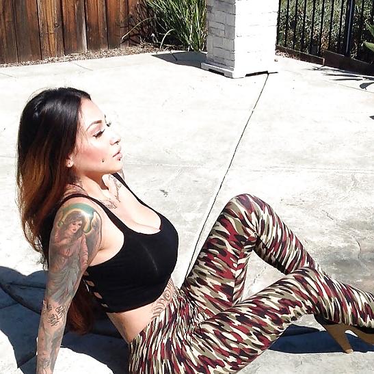 16P Gorgeous latina milf