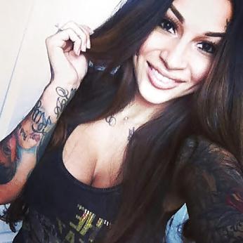 16P Gorgeous latina milf
