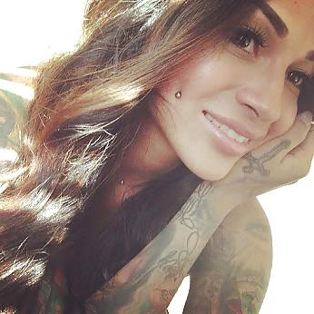 16P Gorgeous latina milf