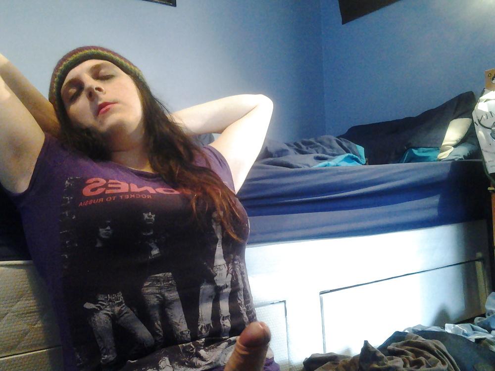 25P Ramona Berkowitz, turbo goth and solo slut!
