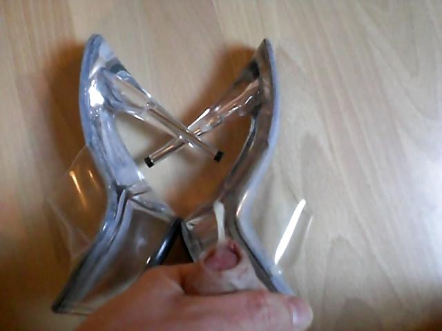 22P Cumshot on her clear Heels